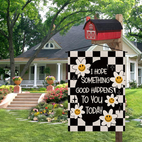 GPGHE daisy flag adds timeless decor and welcoming curb appeal.