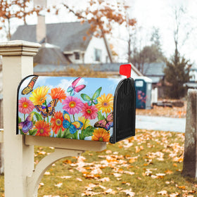 Granbey easy-to-change cover makes seasonal updates effortless.