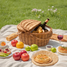 GRANNY SAYS insulated liner keeps drinks cool during picnics