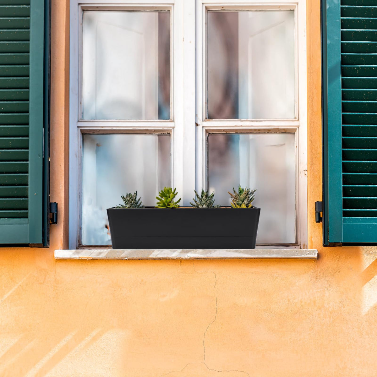 GREANER durable ABS plastic window box for indoor and outdoor use.