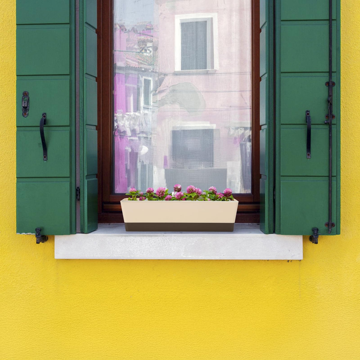 GREANER durable ABS window box resists scratches and weather exposure