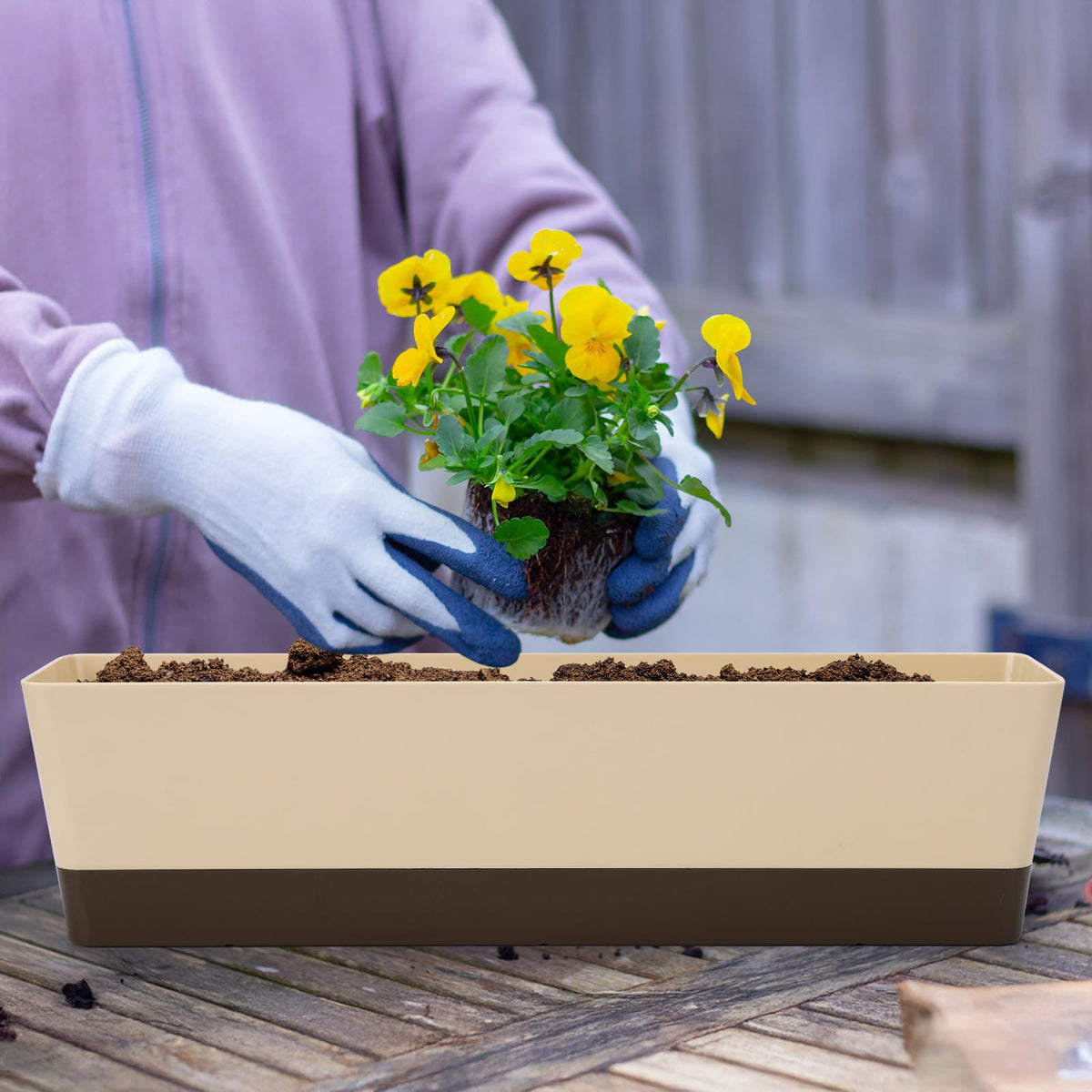 GREANER removable tray makes cleaning easy after planting