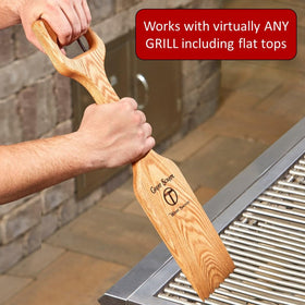 Bristle-free Woody Shovel preserves grill surfaces while cleaning