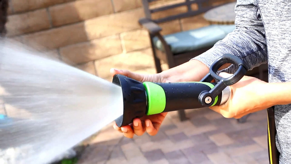 GREEN MOUNT GSFNG98 ergonomic handle enabling comfortable one-handed operation during long watering.