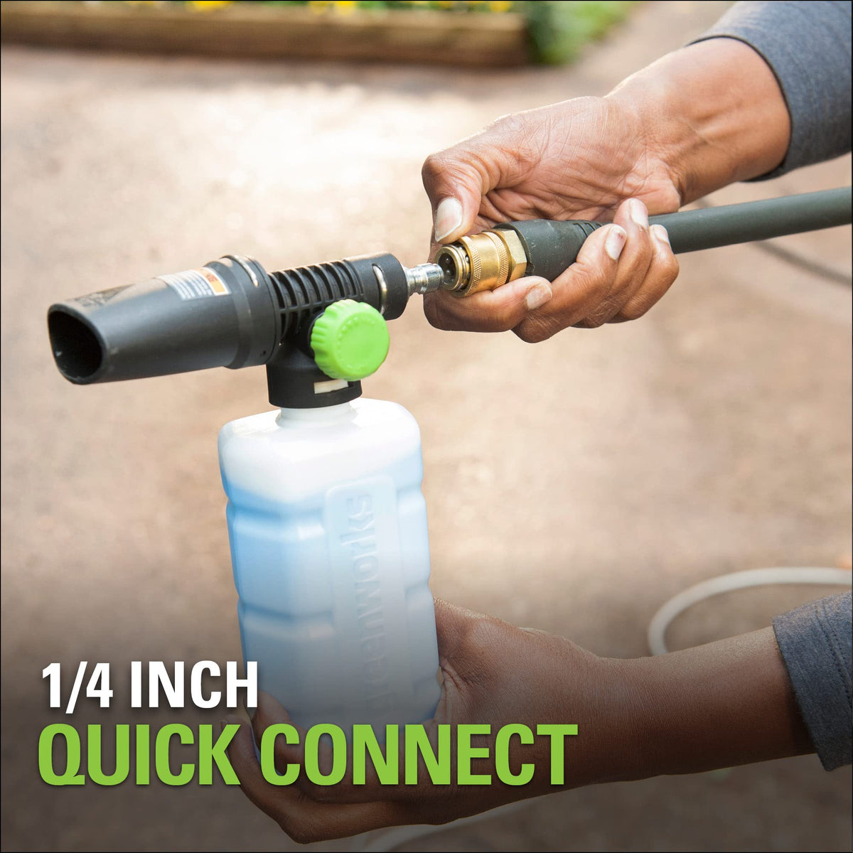 Greenworks dial-on/off control on the soap applicator for easy operation.