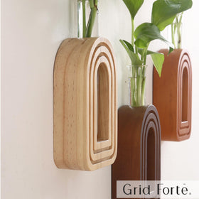 GRID FORTE easy-install wall vases provide flexible plant arrangement options