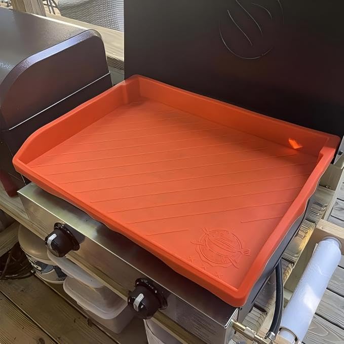 GRIDDLE COVER MAT provides all-around edge protection against rust and debris.