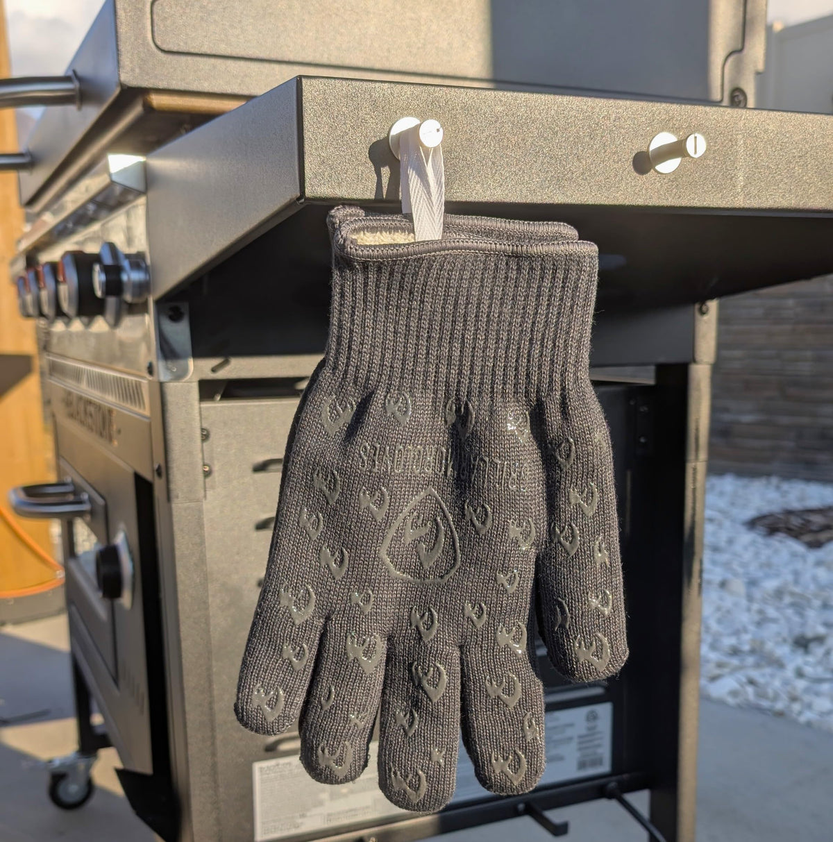 Grill Armor Gloves suitable for indoor and outdoor cooking.