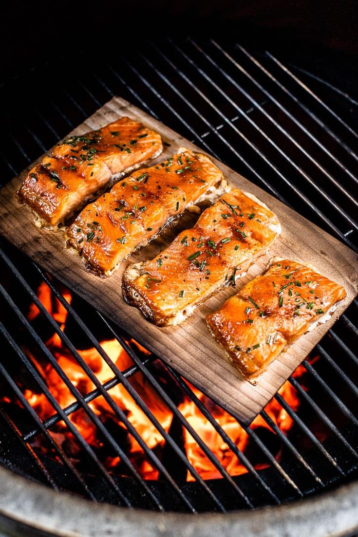 Included instruction card shown with Grill Gourmet cedar planks