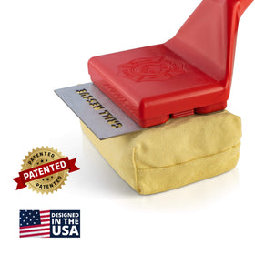 Grill Rescue rugged polypropylene handle provides a secure, comfortable grip.