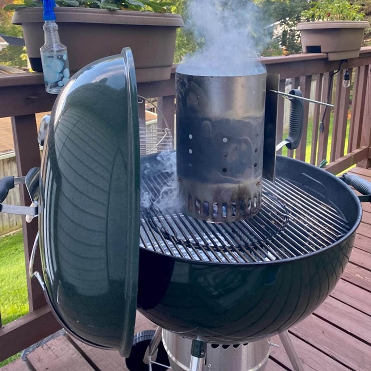 GRISUN grill lid holder on Weber 22.5-inch, prevents lid from hitting the ground.