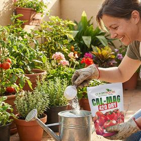 GS Plant Foods Cal-Mag 420 Dry powder dissolves easily for quick mix in water.