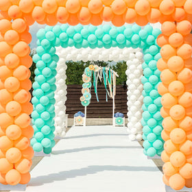 Gueevin outdoor setup remains wind-stable with arch weights