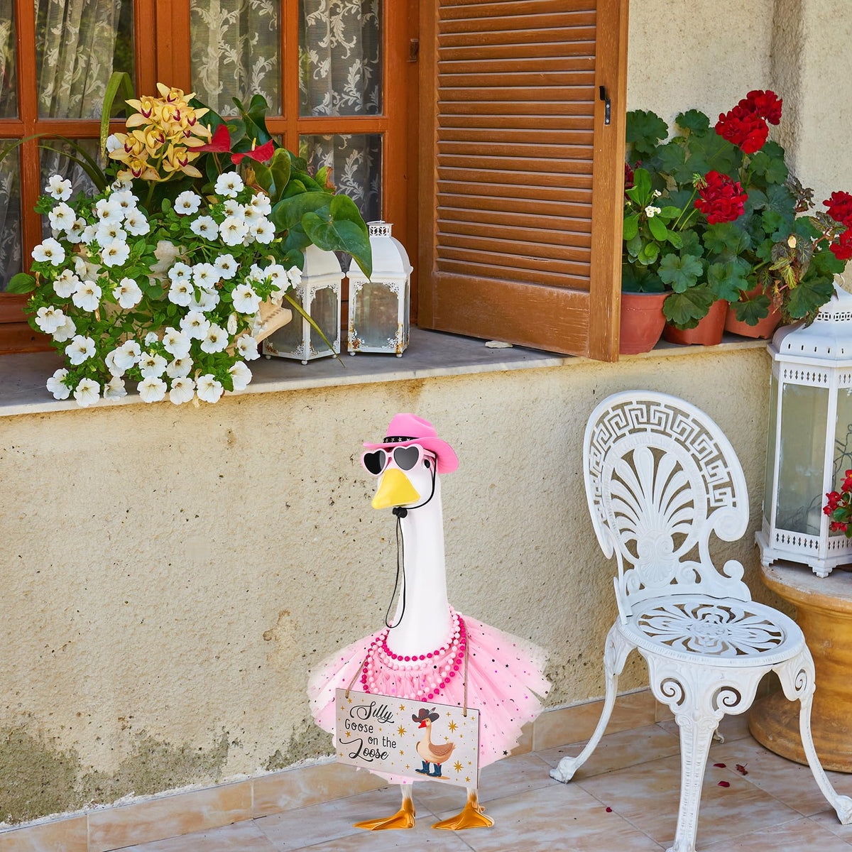 Guiqulai garden lawn art goose ensemble withstands outdoor weather.