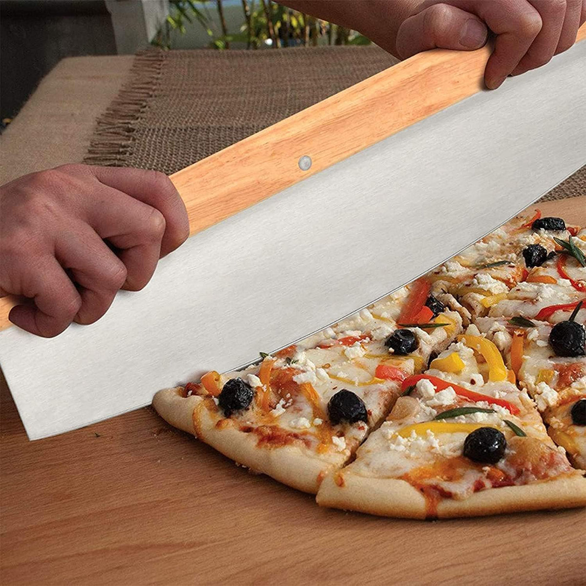 Gyreuni parchment paper keeps dough from sticking