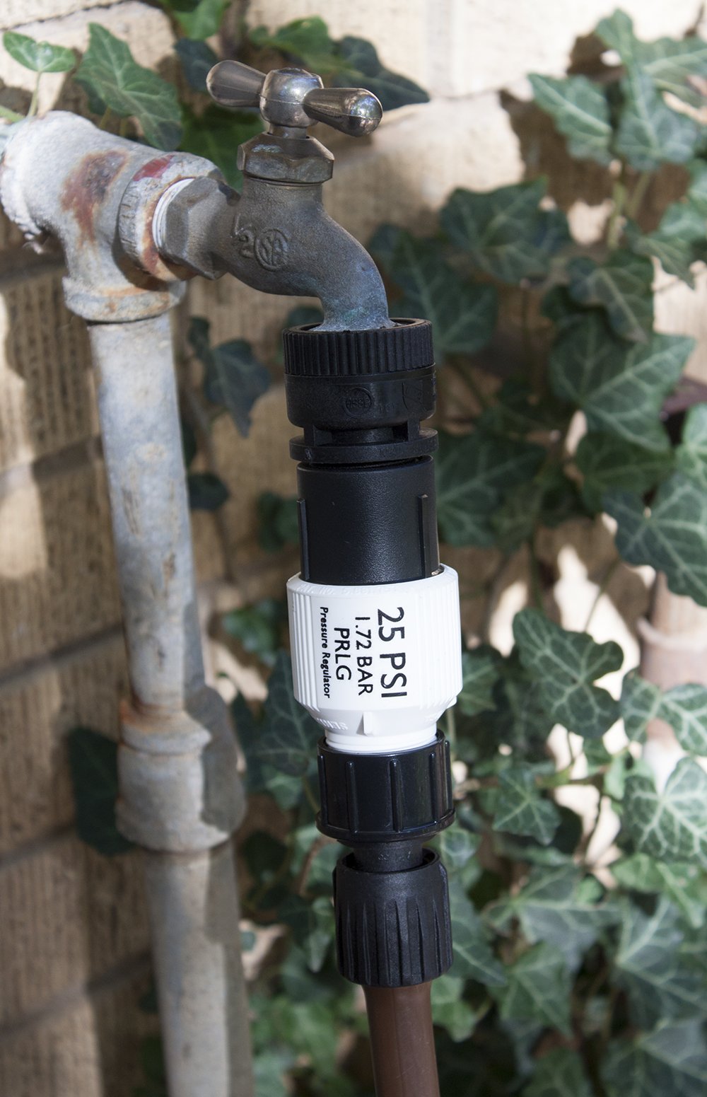 Habitech Senninger 25 PSI regulator maintains steady low pressure.