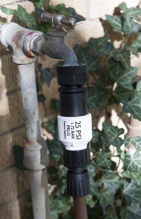 Habitech Senninger 25 PSI regulator maintains steady low pressure.