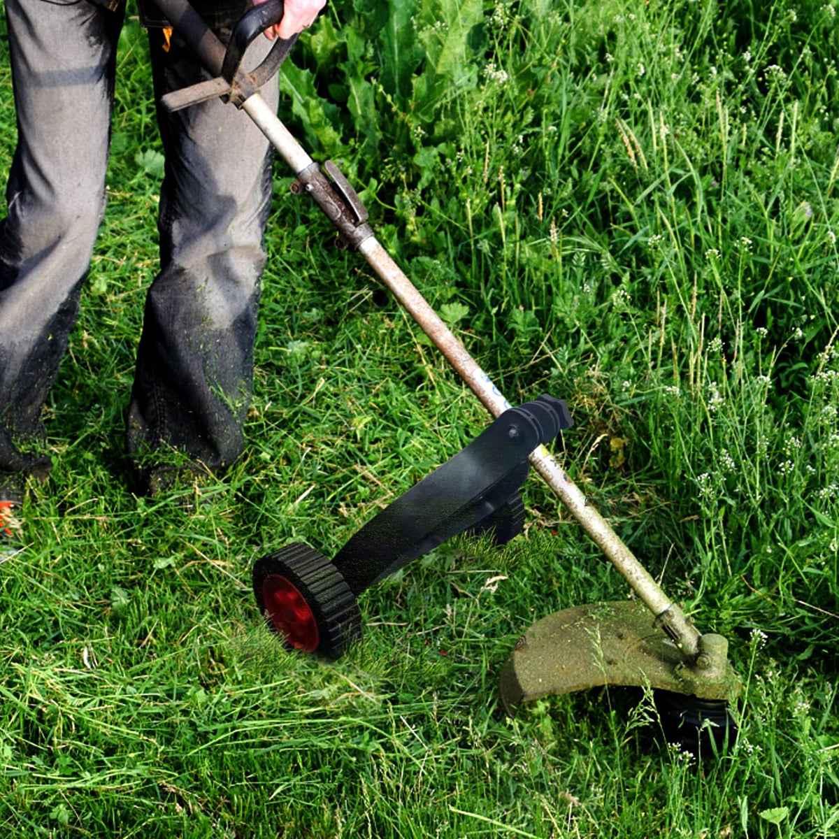 HamRoRung string-trimmer-wheel-attachment durable bracket and wheel construction.