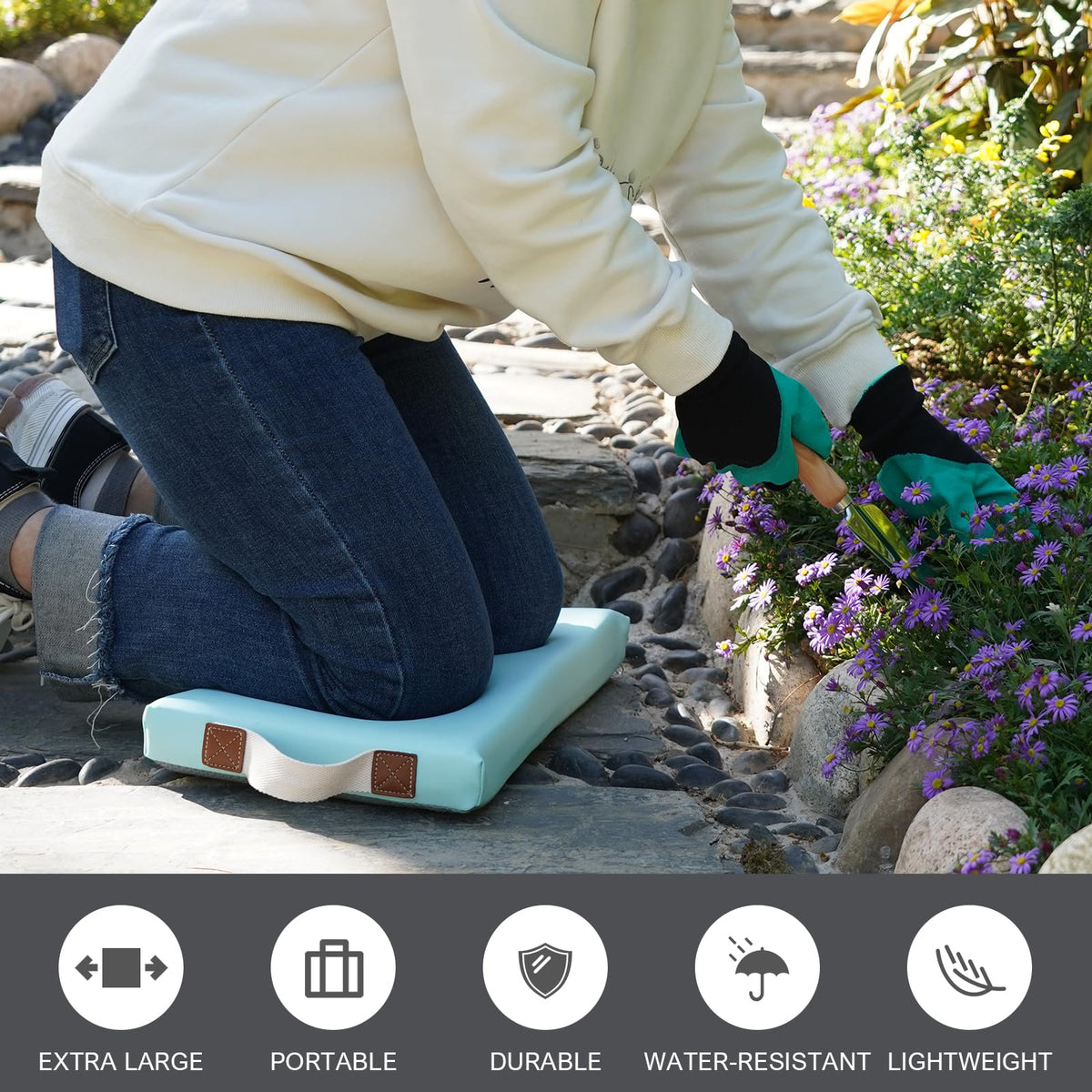 HappyPicnic non-slip-bottom kneeling pad stays securely in place on wet floors.