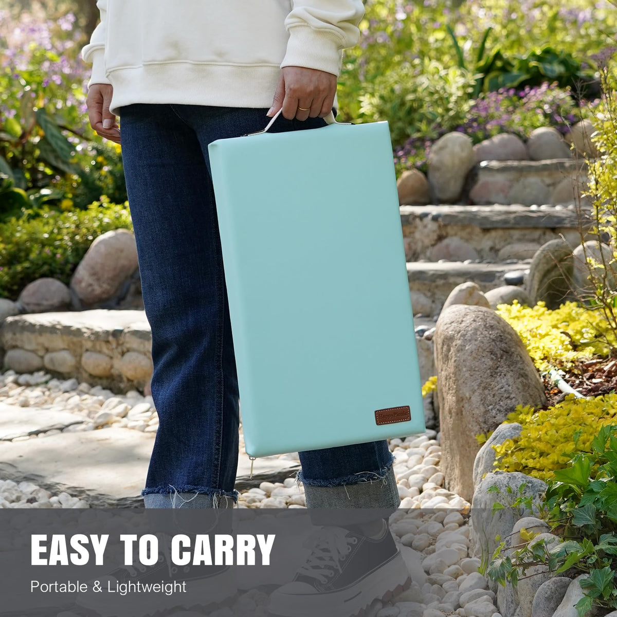 HappyPicnic size-17x10 kneeler gives generous coverage for knee protection.