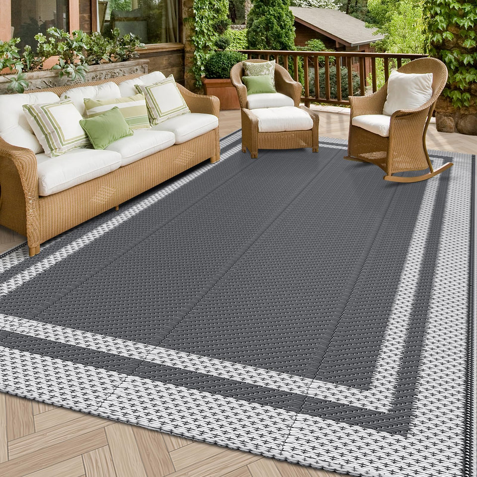 HappyTrends outdoor rug reversible 5x8 in white and gray, ideal for versatile patios.