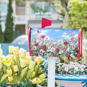 Harooni spring-flowers motif makes a charming gift idea for housewarmings or seasonal greetings.