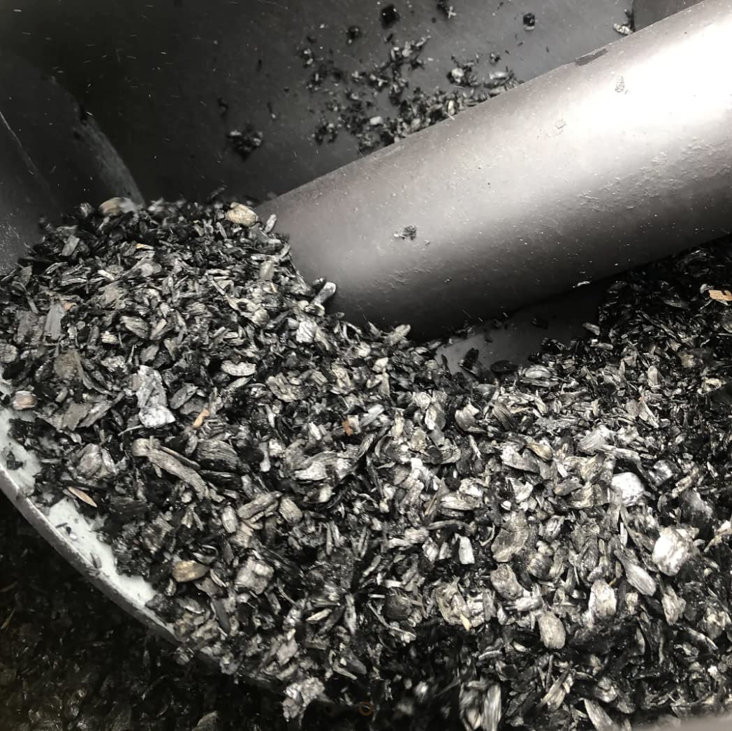 HARRIS Horticultural Charcoal in potting soil mix boosts drainage and nutrient retention.
