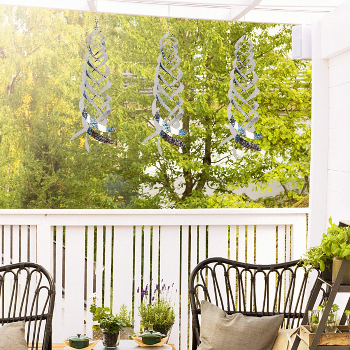 Hausse easy-install spinner comes with nylon lanyard to withstand strong winds.