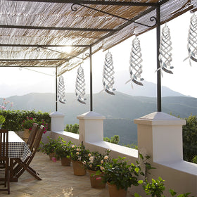 Hausse reflective spinner spins in wind, creating bright flashes from multiple angles.