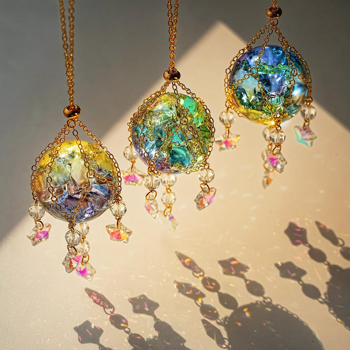 H&D Hyaline & Dora mesh chain with star charm enhances display and versatility.