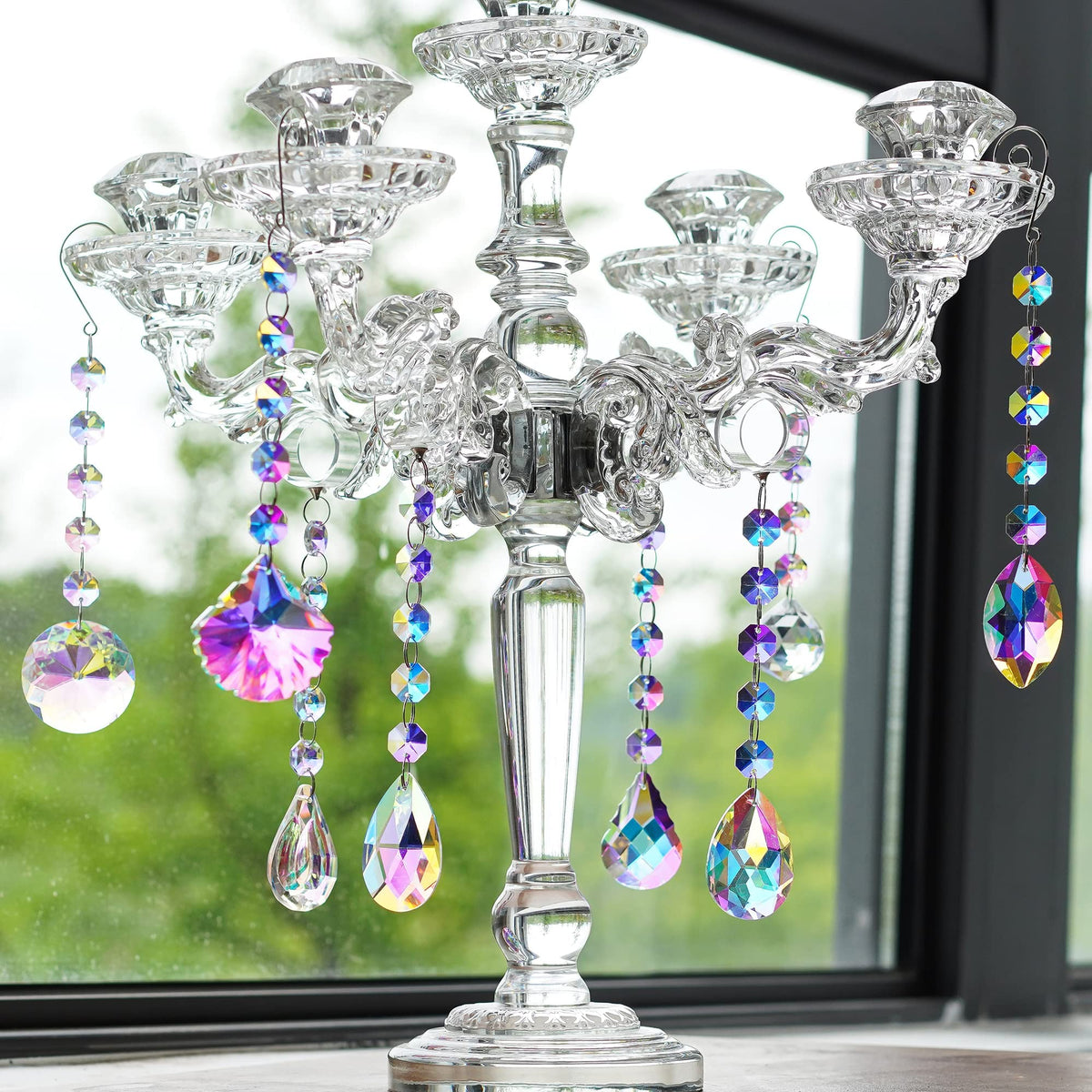 HDCRYSTALGIFTS crystal beads pendant reflects sunlight to create dancing light spots.