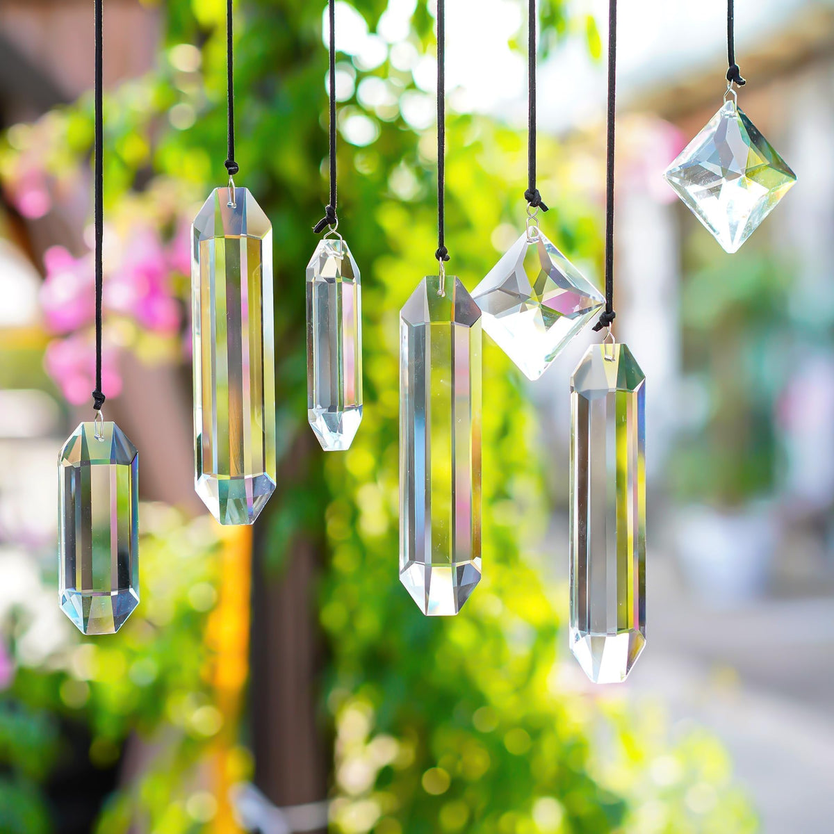 HDCRYSTALGIFTS easy-hang design includes string and hook for quick setup.