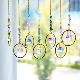 HDCRYSTALGIFTS gold chain S-hook hanging showcases shimmering light patterns.