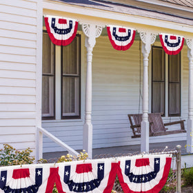 Heartome outdoor flag windproof design suitable for garden, fence, or balcony.