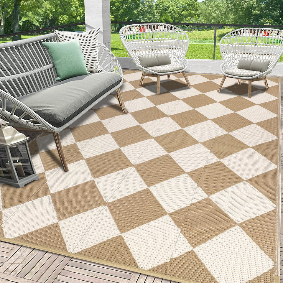 HEBE checkered outdoor rug, 5x8, fade-resistant for patios.