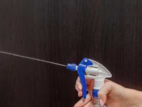 Heluva Green bottle-top replacement keeps spraying tasks efficient and ready.