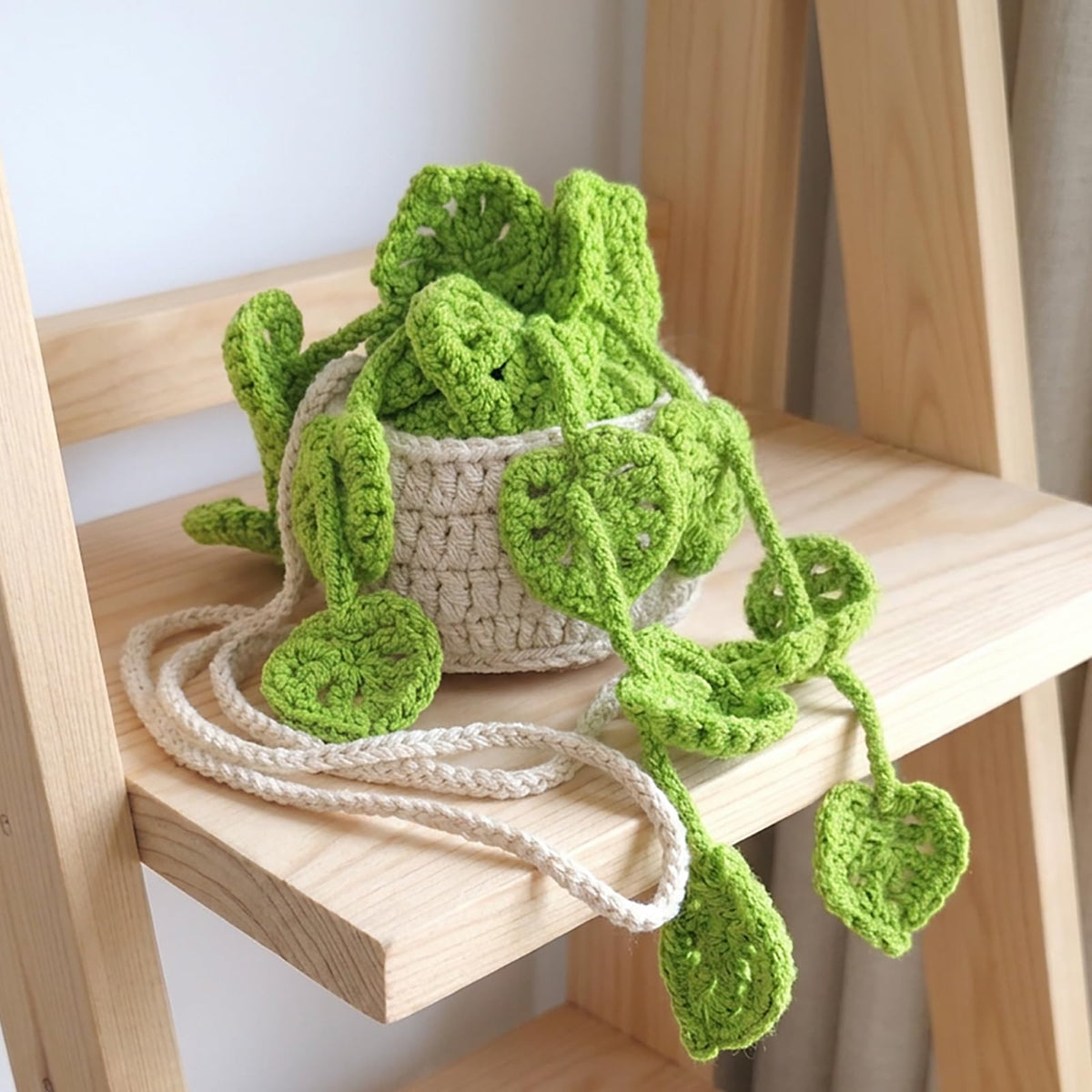 HFZRZFH light-green handmade basket brings lifelike greenery to car cabin