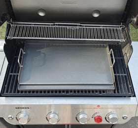 Hisencn griddle ready for sear and smash-style cooking sessions.