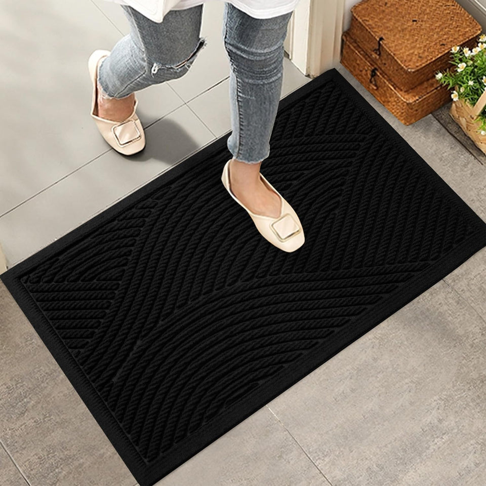 HIYARD front door mat absorbs moisture and traps dirt for a cleaner entry