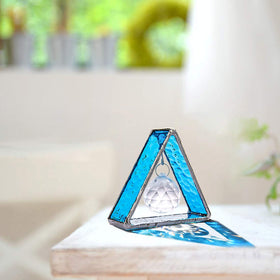 H&D HYALINE & DORA party decoration reflects festive light