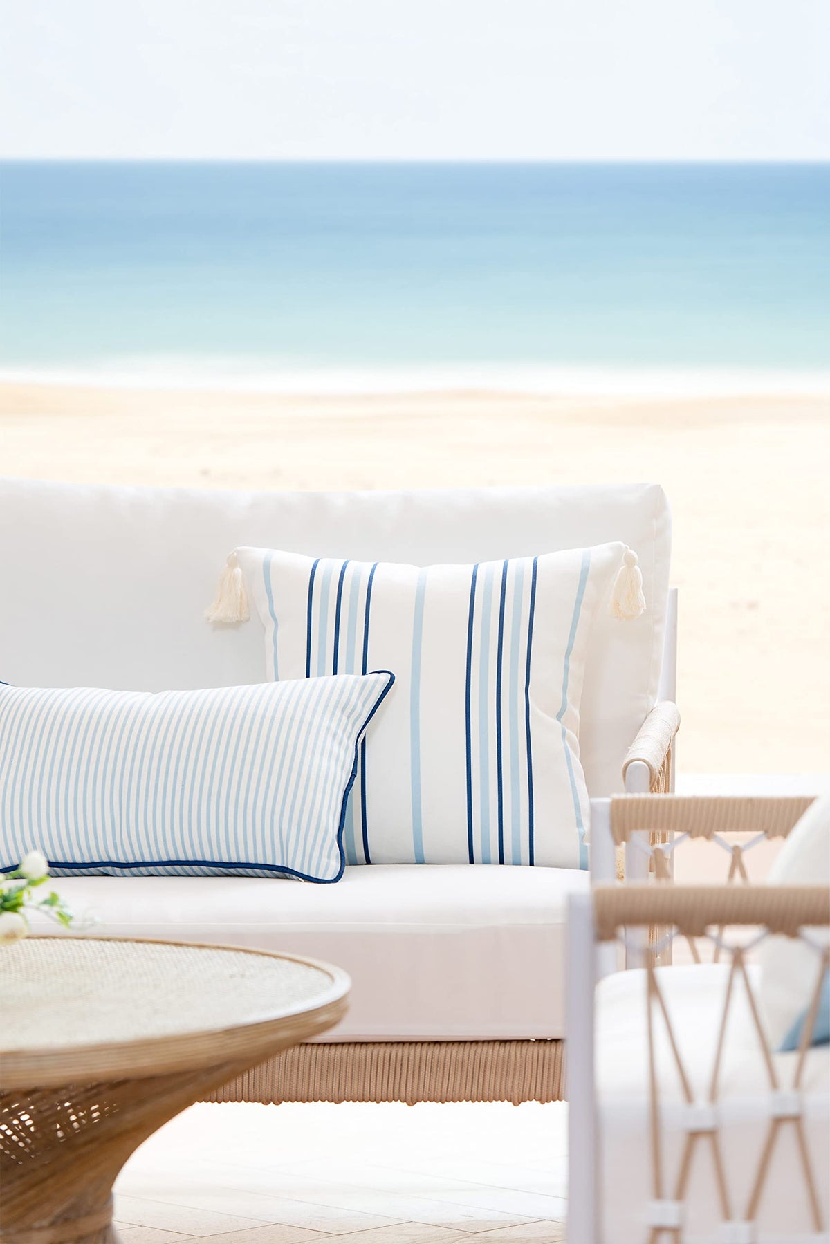 Hofdeco Premium coastal pillow back view with matching stripe.