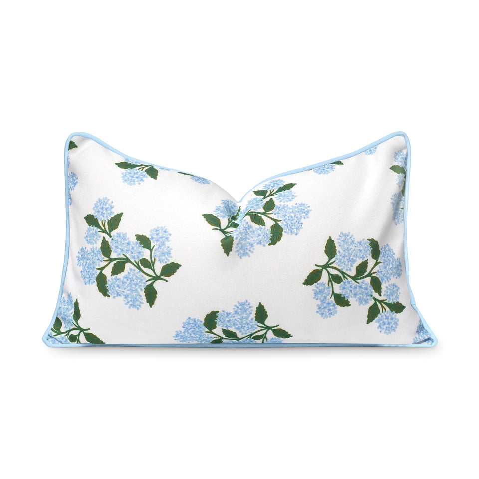 Hofdeco Premium coastal lumbar cover front view with hydrangea pattern, ideal for outdoor seating.
