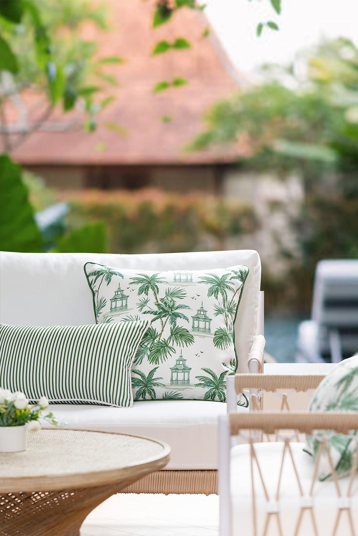 Hofdeco Premium lumbar cover shown from front and back for versatile decor