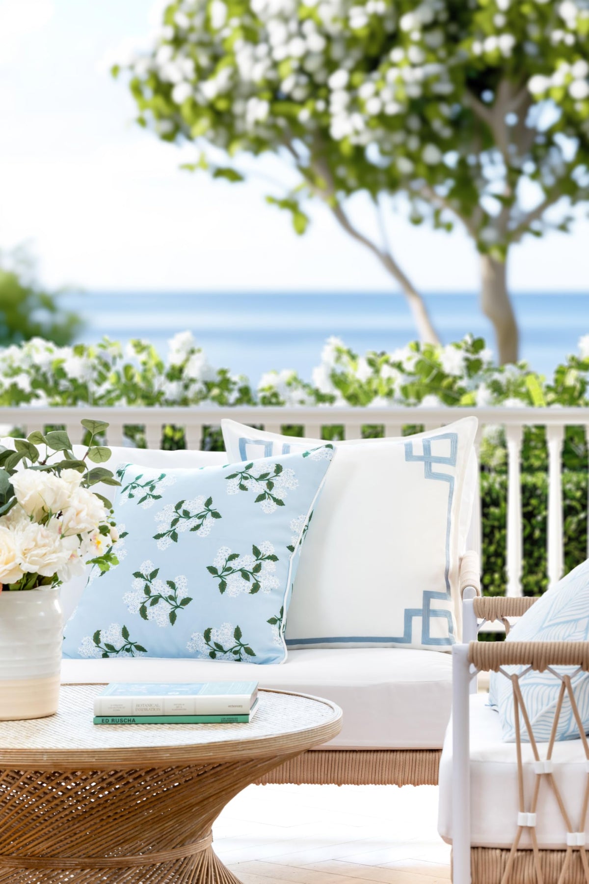 Hofdeco Premium pillow cover showcases baby blue Greek key for patio charm