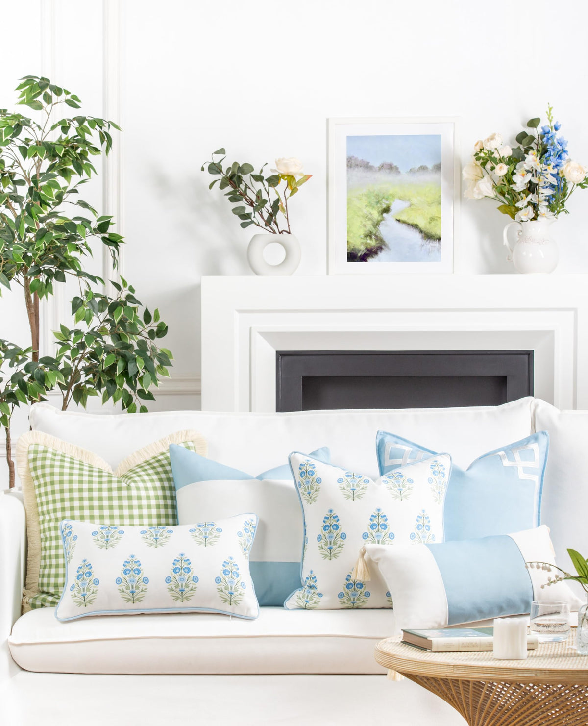 Hofdeco Premium coastal pillow cover piping detail adds refined texture.
