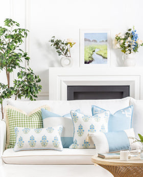 Hofdeco Premium coastal pillow cover piping detail adds refined texture.