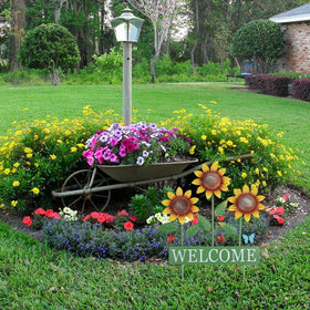 hogardeck iron-flowers-3d-detail handcrafted 3D flowers that catch light and add charm.