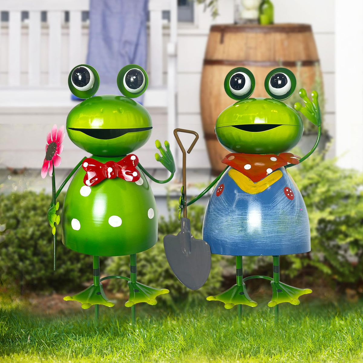 HONGLAND 3D spring frogs figurine ready for garden display.