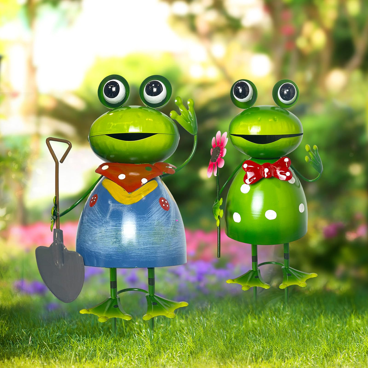 HONGLAND outdoor frog statue ideal for pond or fountain.