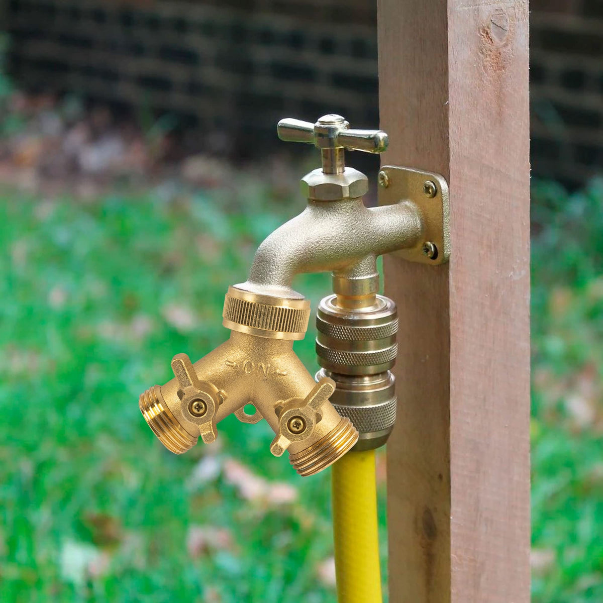 Hourleey solid brass splitter offers a durable, corrosion-resistant build for long-term use.